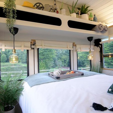 American School Bus Retreat With Hot Tub In Sussex Meadow Uckfield Ngoại thất bức ảnh