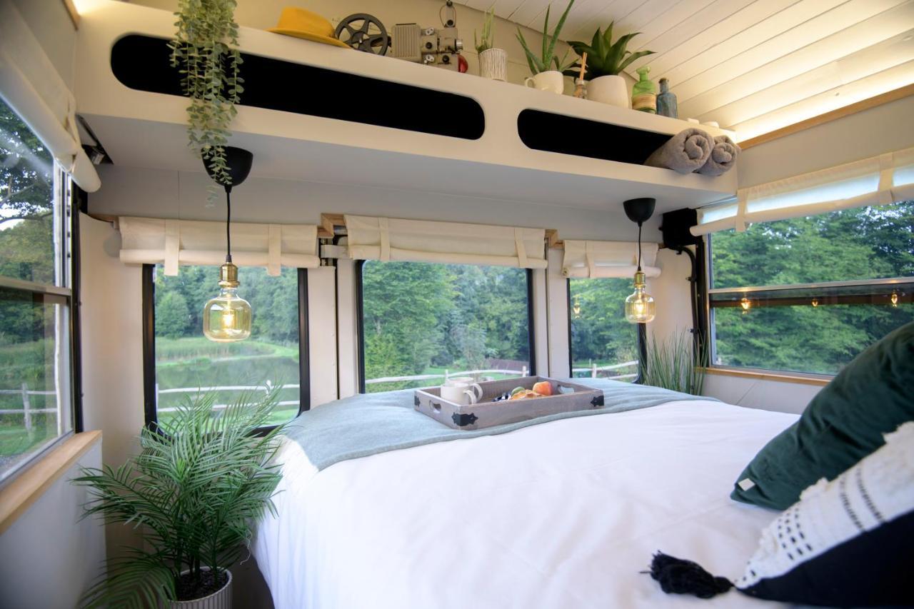American School Bus Retreat With Hot Tub In Sussex Meadow Uckfield Ngoại thất bức ảnh
