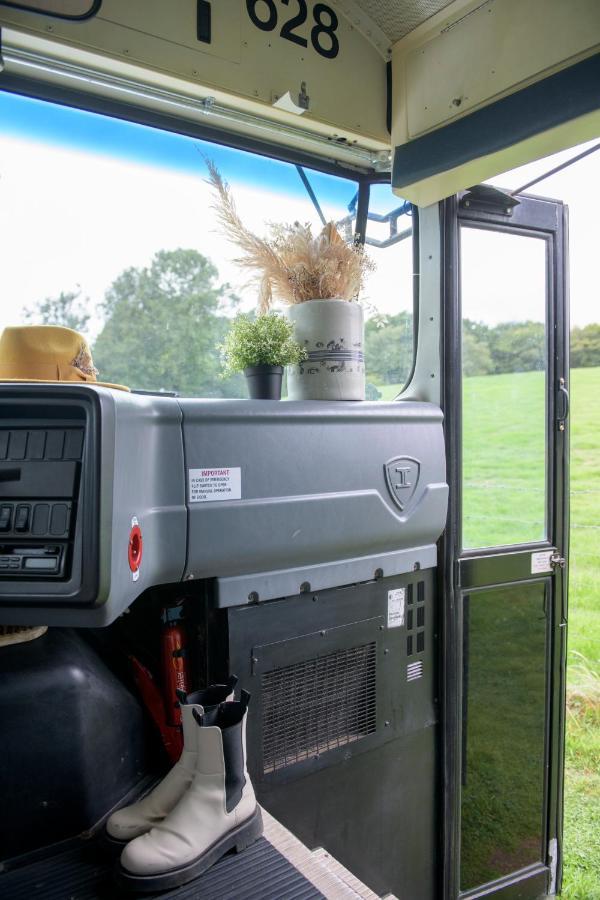 American School Bus Retreat With Hot Tub In Sussex Meadow Uckfield Ngoại thất bức ảnh