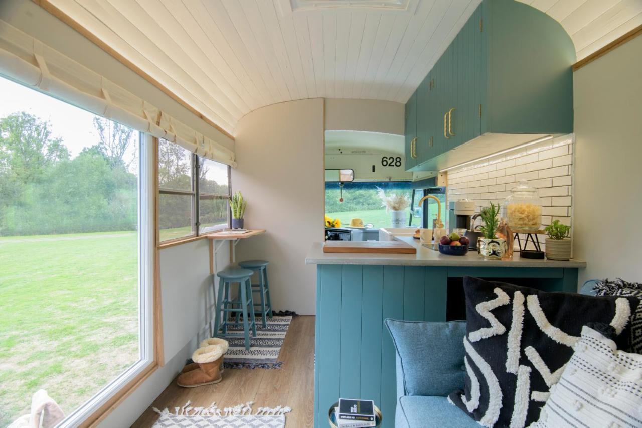 American School Bus Retreat With Hot Tub In Sussex Meadow Uckfield Ngoại thất bức ảnh