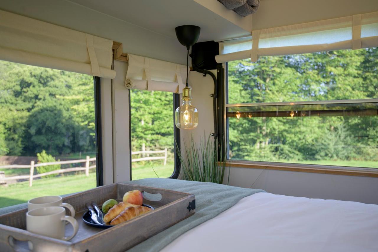 American School Bus Retreat With Hot Tub In Sussex Meadow Uckfield Ngoại thất bức ảnh