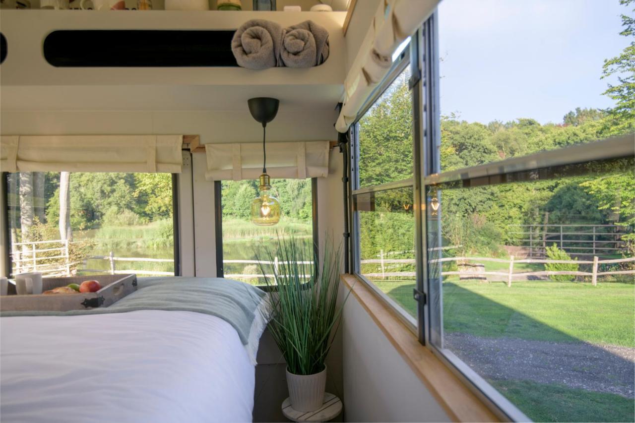 American School Bus Retreat With Hot Tub In Sussex Meadow Uckfield Ngoại thất bức ảnh