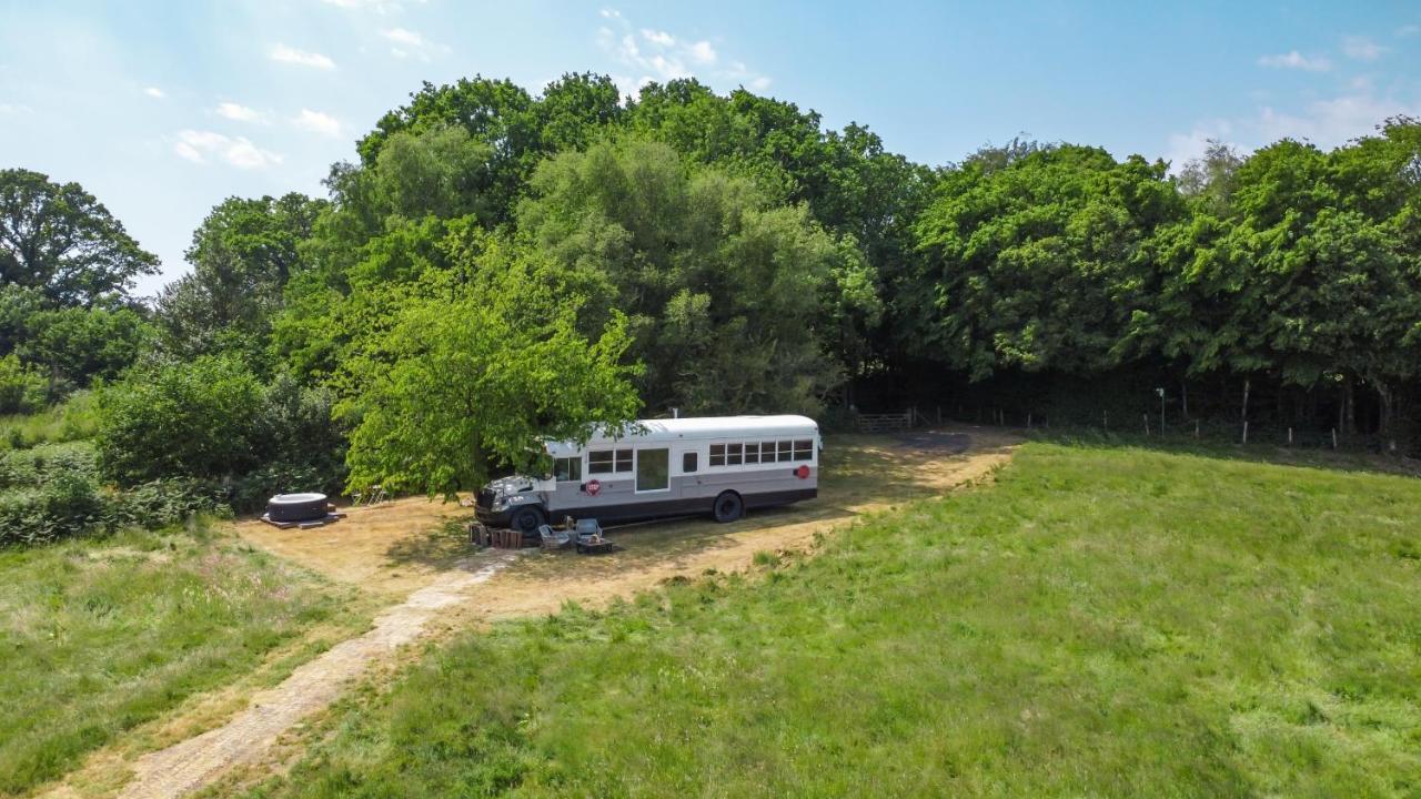 American School Bus Retreat With Hot Tub In Sussex Meadow Uckfield Ngoại thất bức ảnh