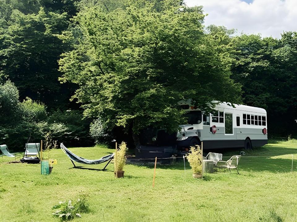 American School Bus Retreat With Hot Tub In Sussex Meadow Uckfield Ngoại thất bức ảnh